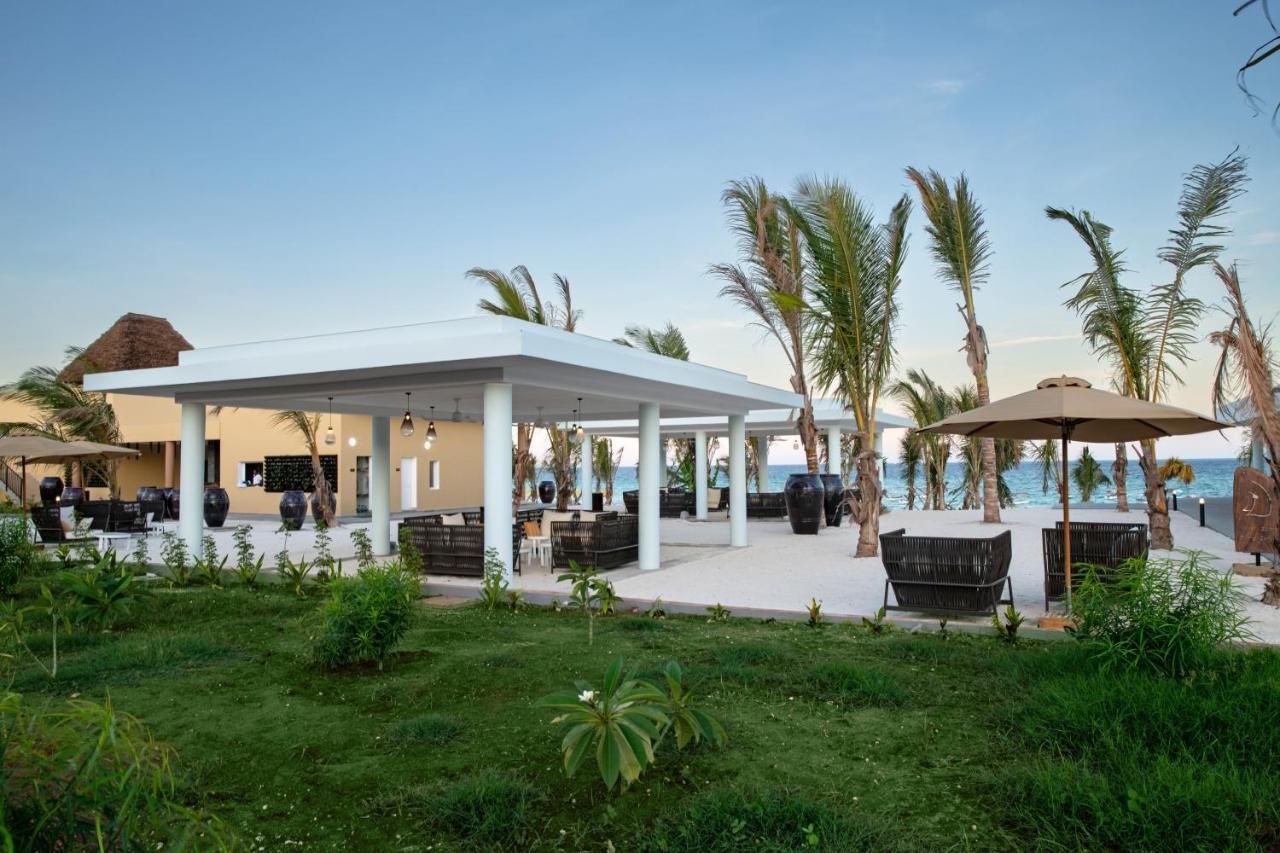 Hotel The Mora Zanzibar Matemwe  Exterior foto The beach at the Grand at Moon Palace