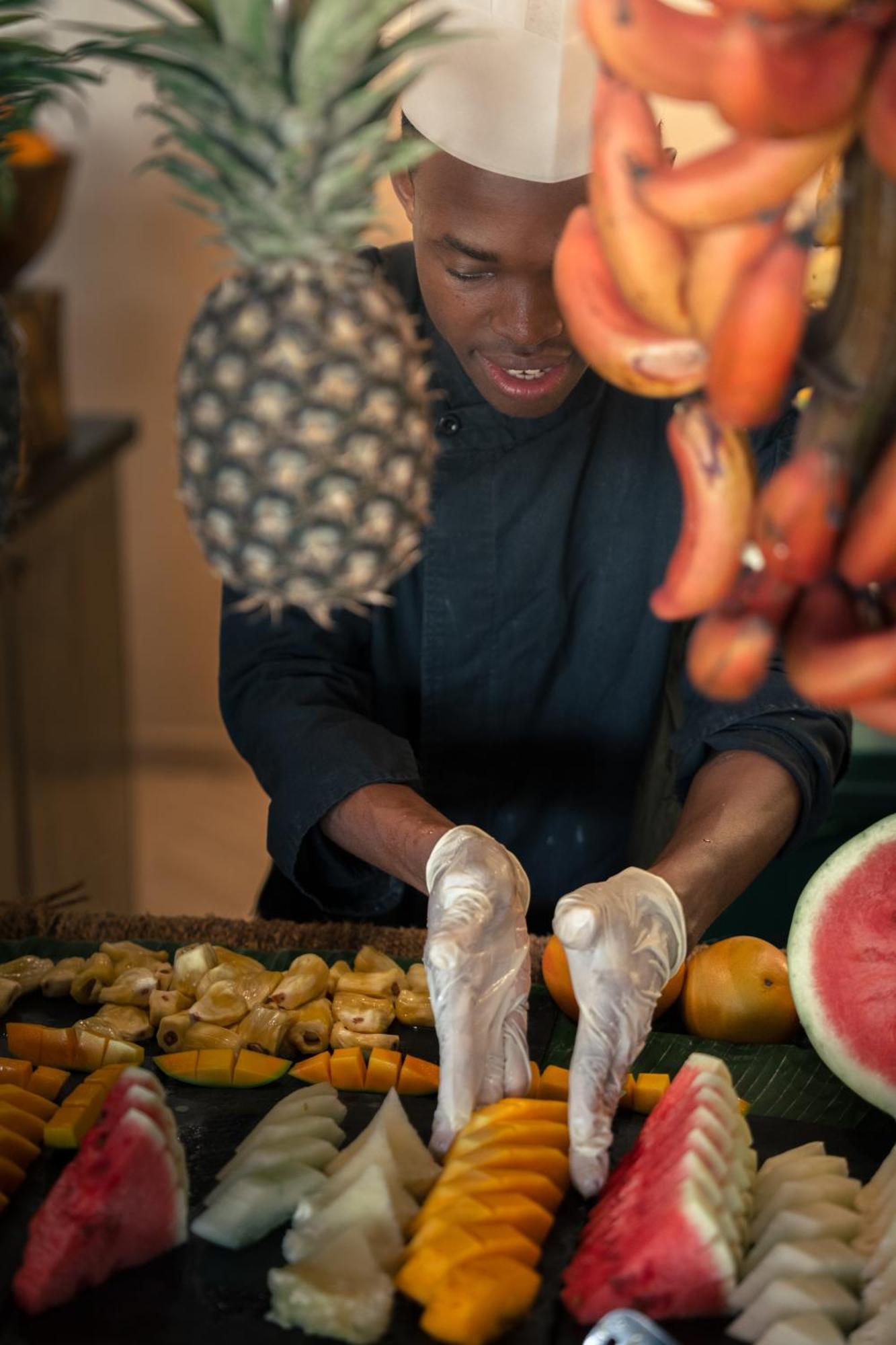 Hotel The Mora Zanzibar Matemwe  Exterior foto A chef preparing fruit